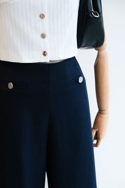 Quần ống rộng navy cạp liền phối khuy