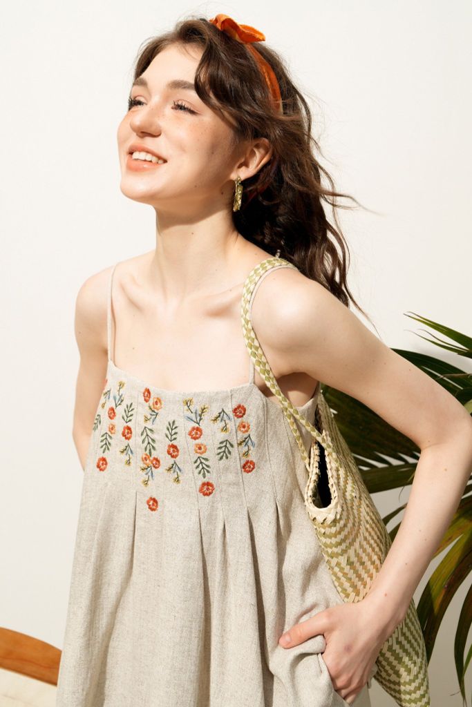 Áo Top 2 dây xếp ly thêu hoa dây