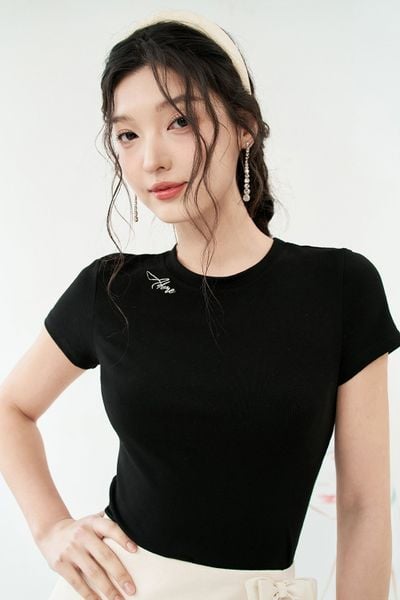 Áo phông basic thun đen thêu Adore