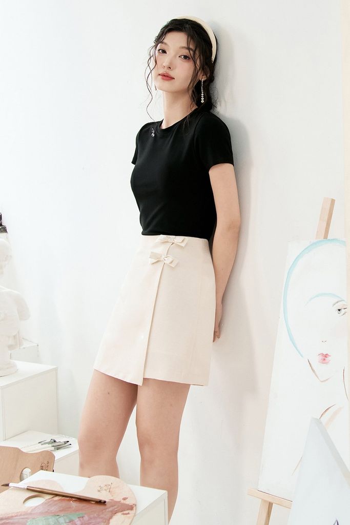 Chân váy mini A trắng kem đính nơ