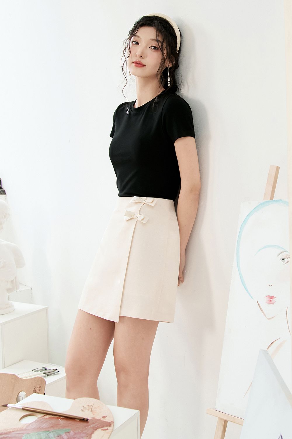 Chân váy mini A trắng kem đính nơ