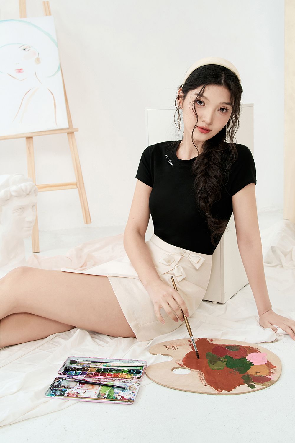 Áo phông basic thun đen thêu Adore