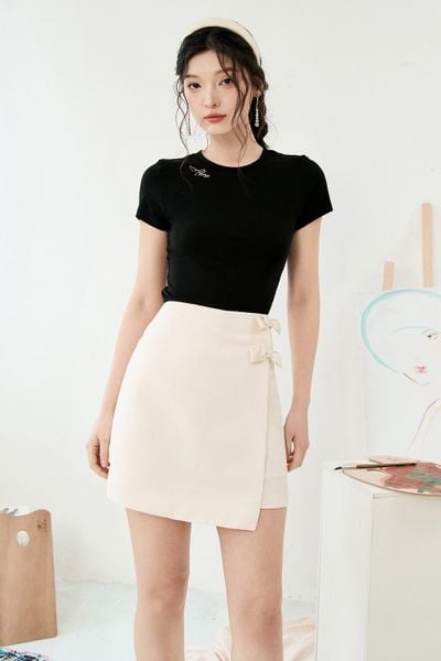 Áo phông basic thun đen thêu Adore
