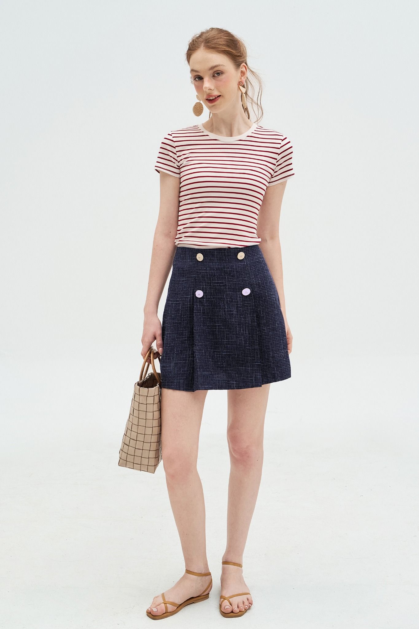 T-shirt ôm basic trắng kẻ đỏ