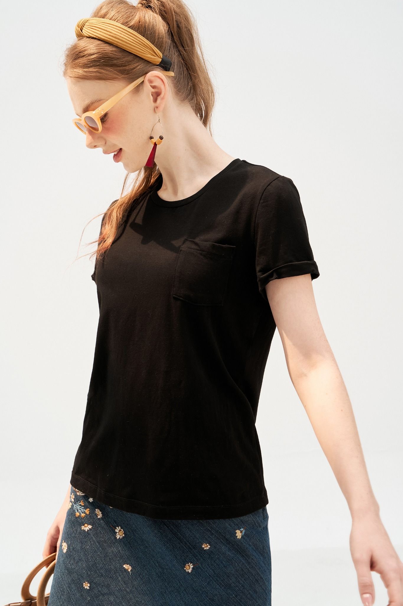 T-shirt basic túi ốp đen