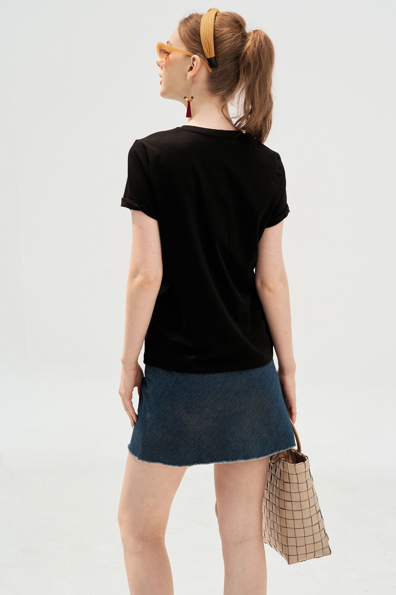 T-shirt basic túi ốp đen