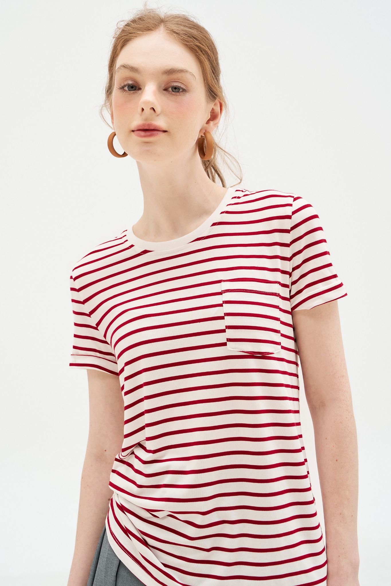 T-shirt basic túi ốp kẻ đỏ