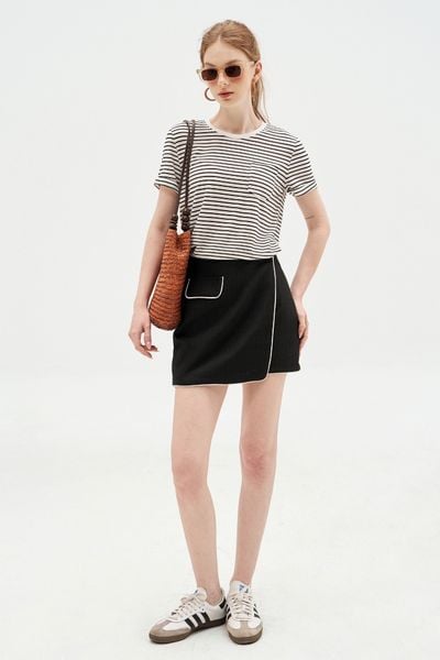 T-shirt basic túi ốp kẻ đen