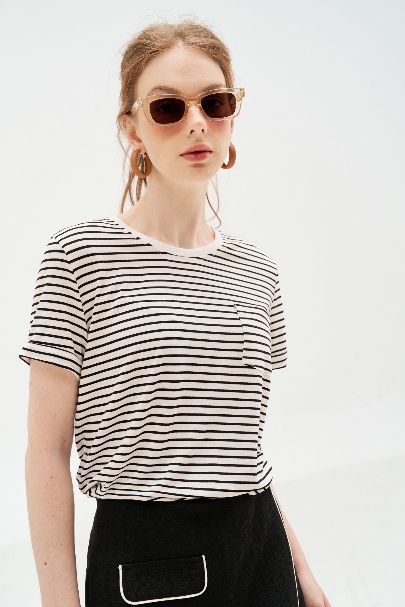 T-shirt basic túi ốp kẻ đen