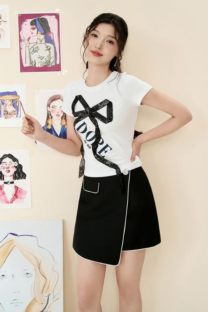 Áo phông thun trắng in nơ Adore