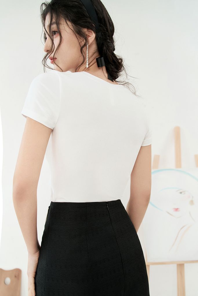 Áo phông thun trắng in nơ Adore