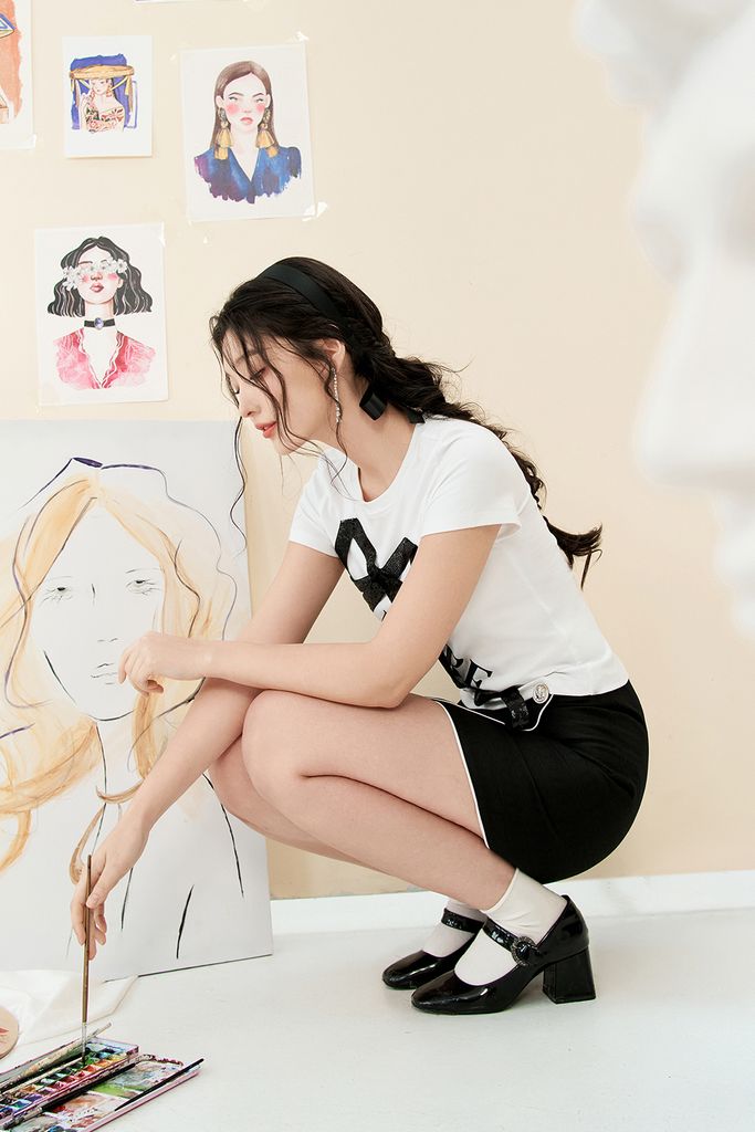 Áo phông thun trắng in nơ Adore