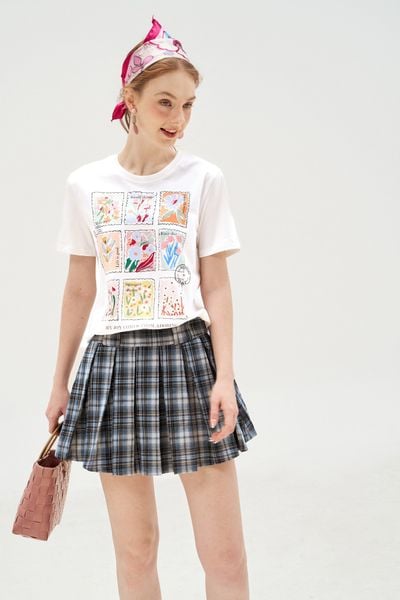 T-shirt trắng in flower stamps