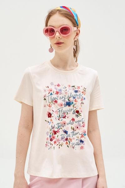 T-shirt kem in thêu hoa nước hồng tím