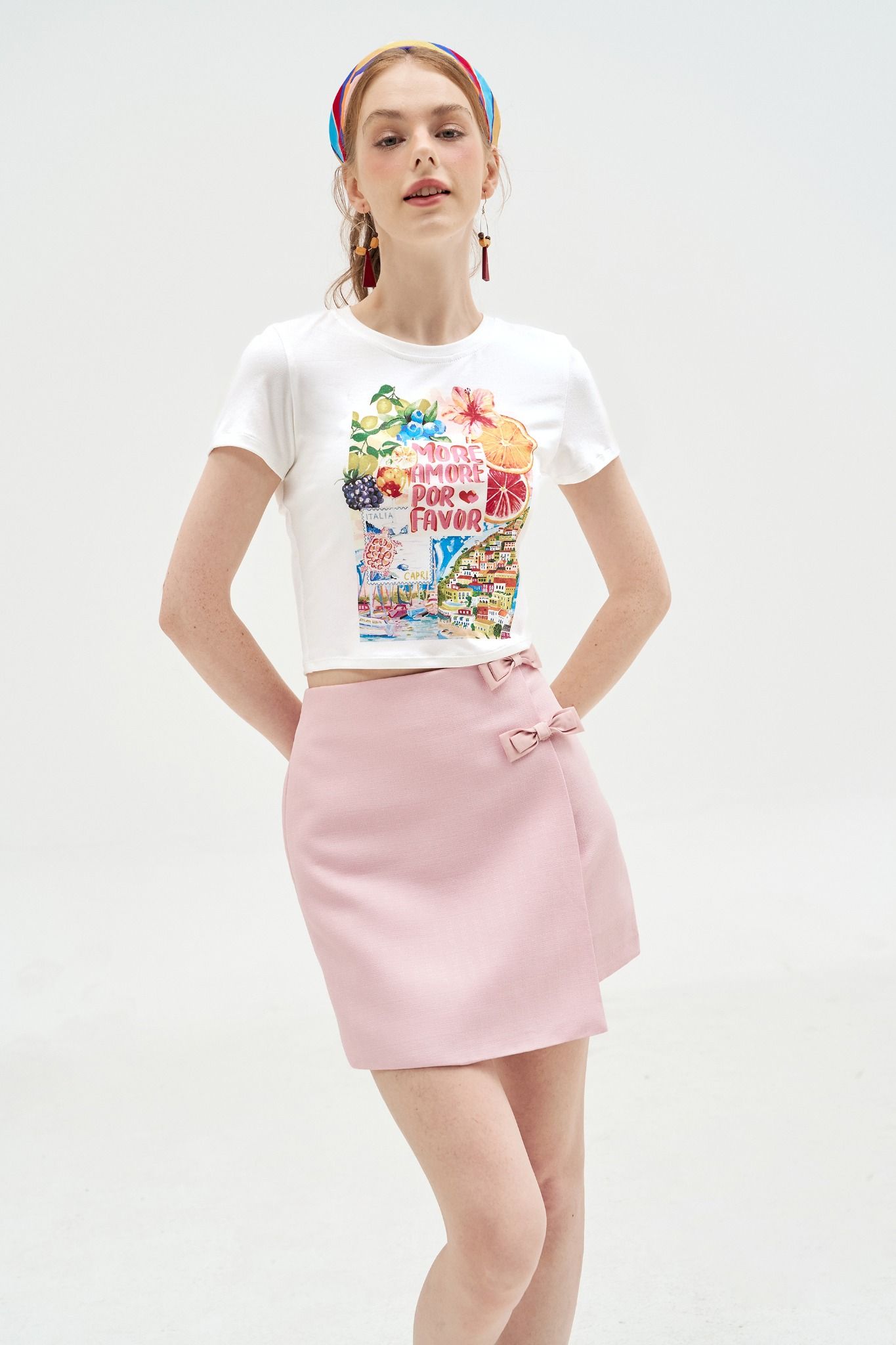 Baby Tee trắng in summer holiday