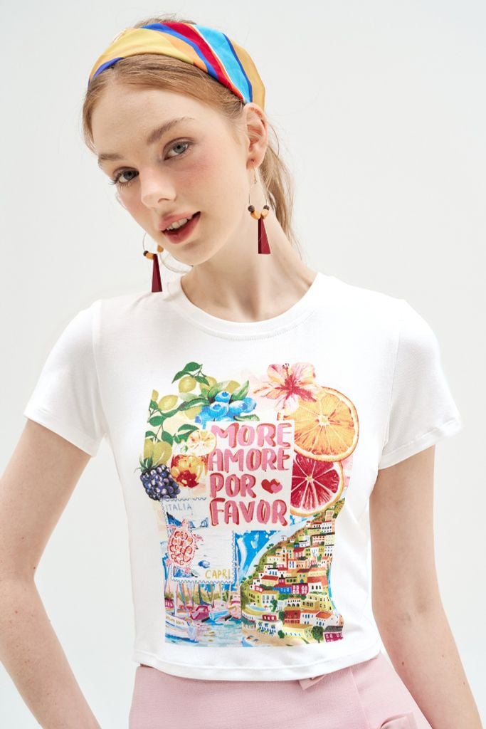 Baby Tee trắng in summer holiday