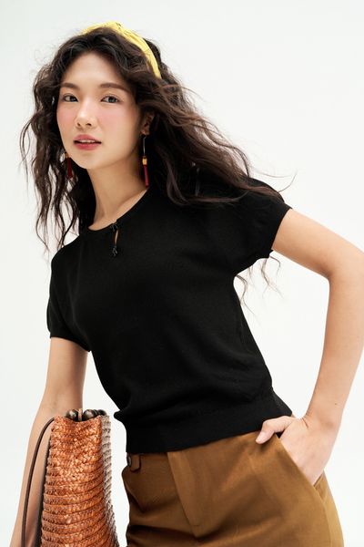 Áo len basic mongtoghi đen phối khuy cổ
