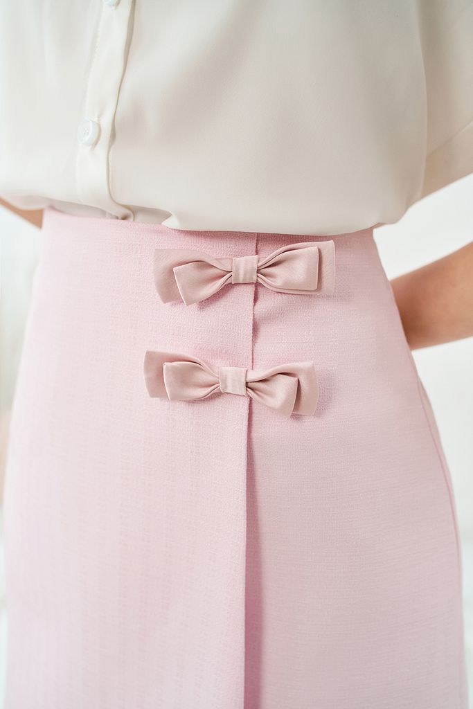 Chân váy mini A tech hồng kem đính nơ