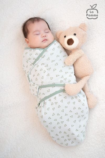  Quấn kén sơ sinh La Pomme đính tai đáng yêu 