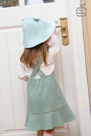  Bộ váy yếm kèm áo dài tay La Pomme gấu đáng yêu 