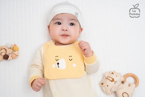  Bộ body liền dài tay có tất La Pomme kèm yếm rời Gấu nhỏ 