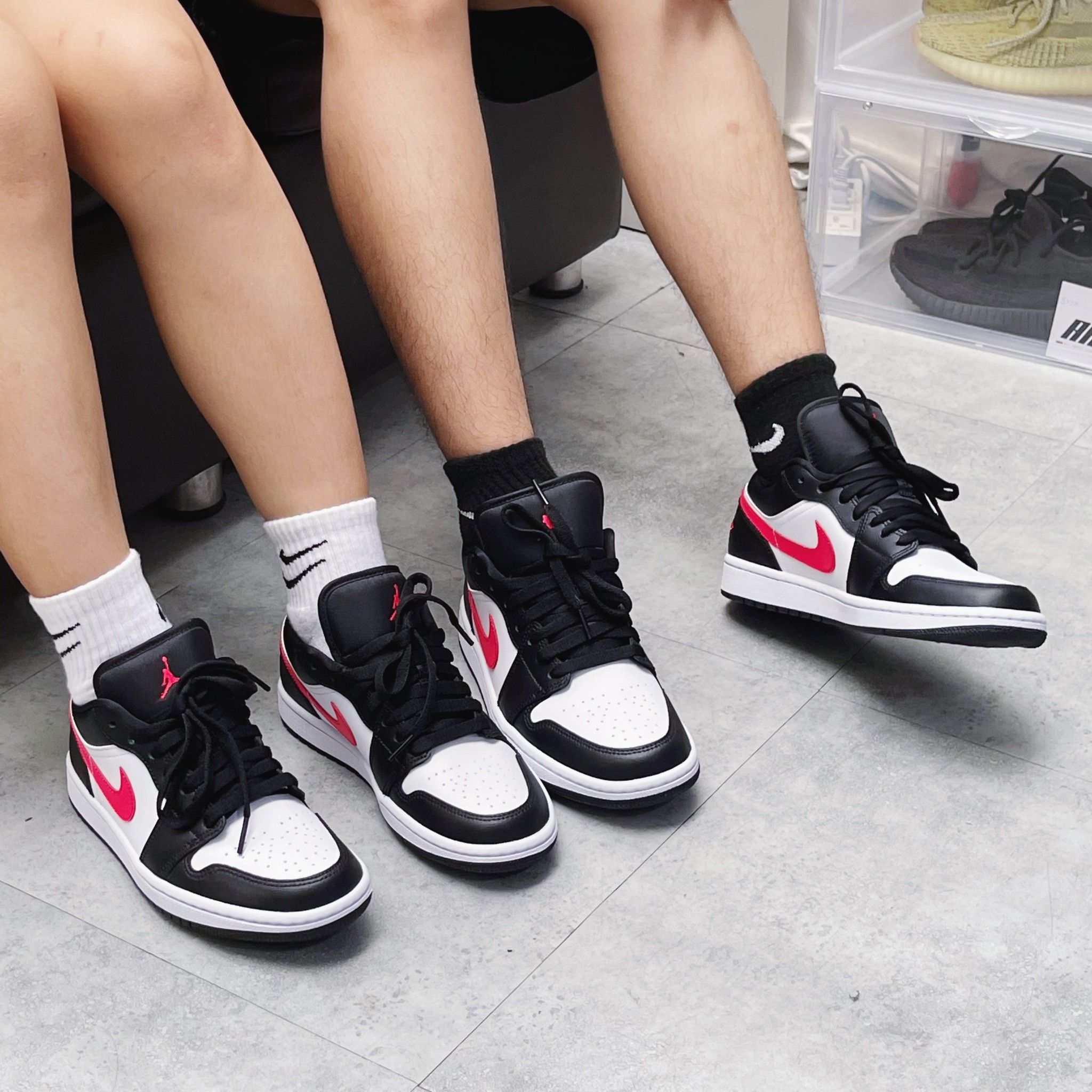 Jordan 1 Low Black Siren Red Dc0774 004 All About Korea