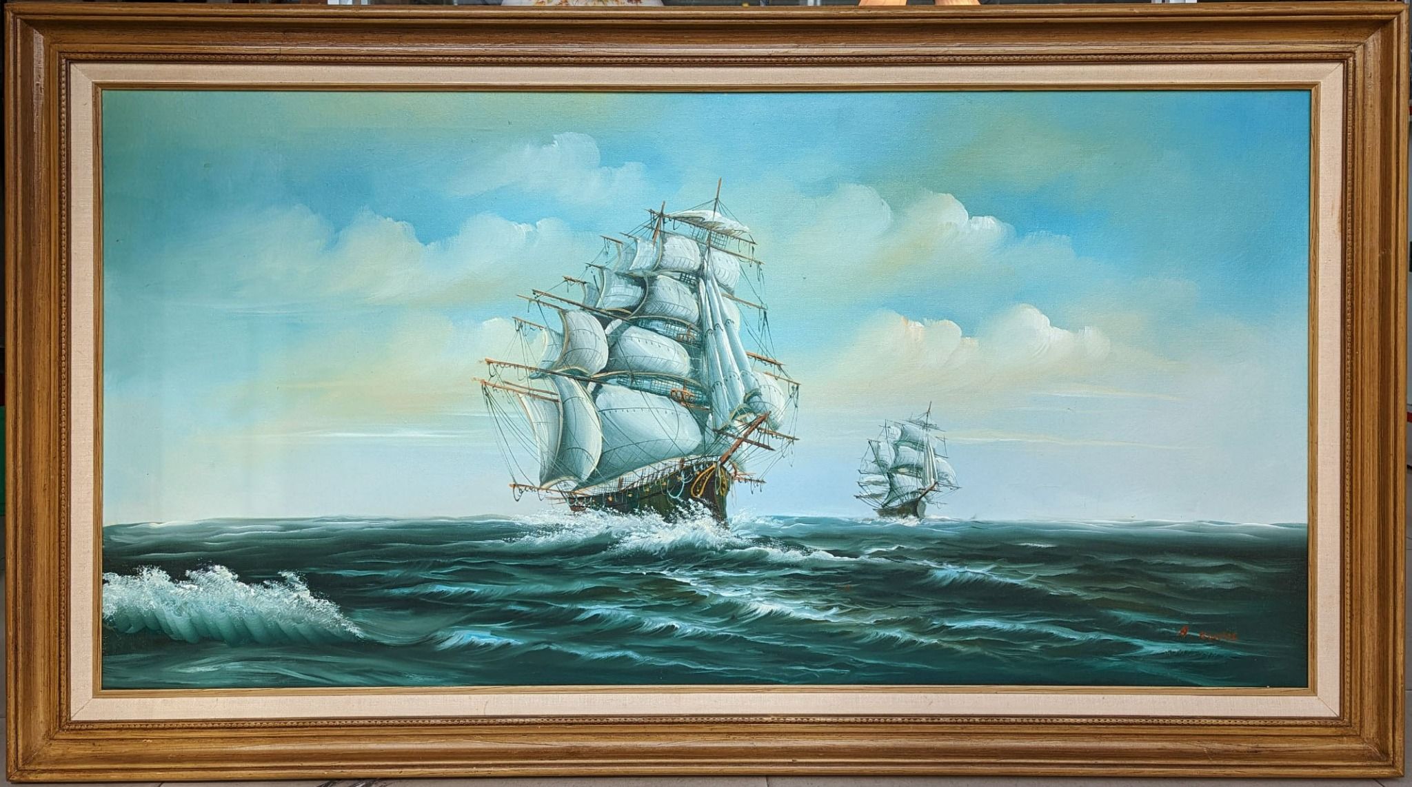 Bức tranh miêu tả vẻ đẹp của những con tàu giữa đại dương mênh mông, có chữ ký của tác giả ( TR 70)