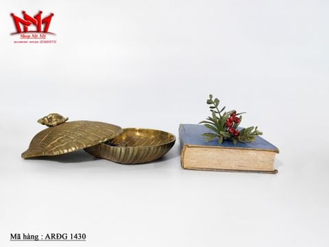  Dĩa trưng bày trang trí đựng bánh kẹo hình vỏ sò được làm bằng đồng. 