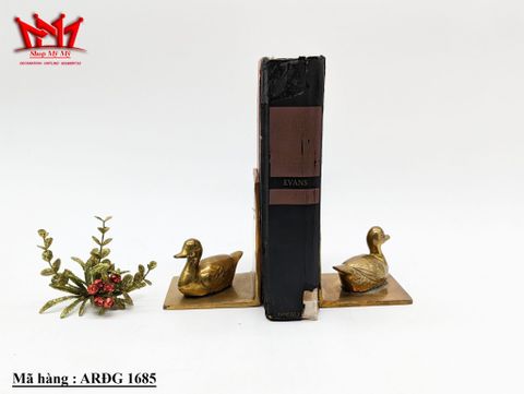  Chặn sách hình cặp vịt được làm bằng đồng. 