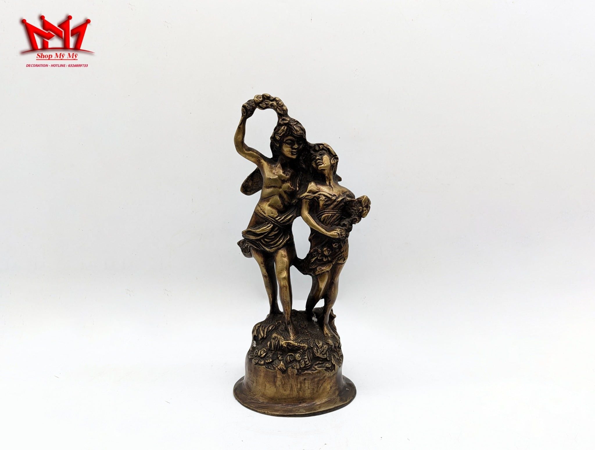 Tượng cặp đôi được làm bằng đồng của Châu Âu