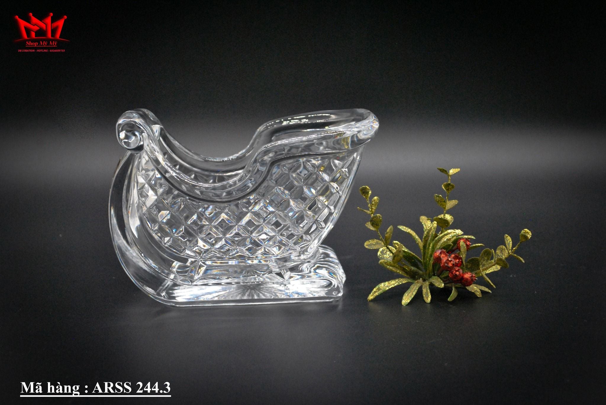 Sản phẩm đựng bánh kẹo trang trí giáng sinh được làm bằng pha lê của Mỹ.