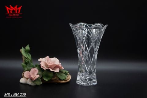  Chiếc bình hoa pha lê  (BH 250) 