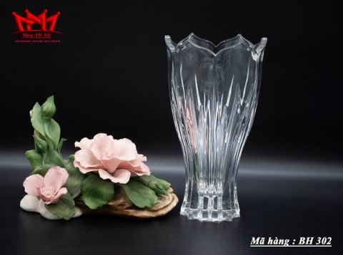  Chiếc bình hoa pha lê  (BH 82) 