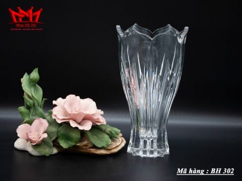  Chiếc bình hoa pha lê  (BH 82) 