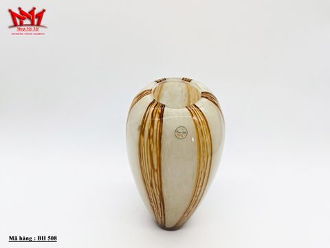  Chiếc bình hoa thủy tinh thiết kế bầu tròn đáy nhỏ 