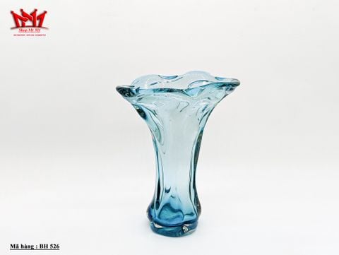  Chiếc bình hoa thủy tinh màu xanh trong, miệng xòe 