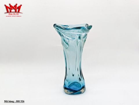  Chiếc bình hoa thủy tinh màu xanh trong, miệng xòe 
