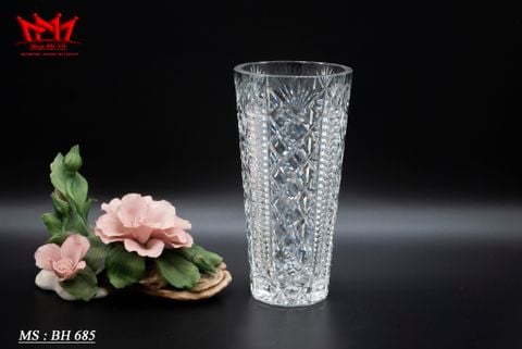  Bình hoa pha lê với đường cắt xắc nét và tinh tế có độ sáng rất cao từ thương hiệu Waterford 