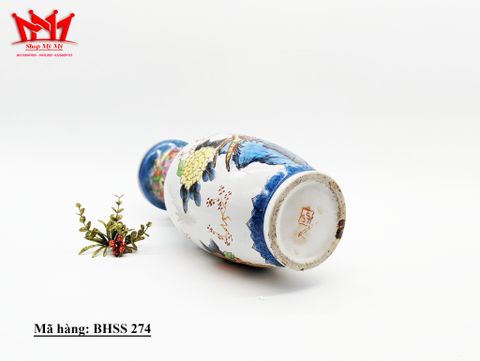  Cặp bình gốm sứ hình cặp đôi chim cùng hoa màu sắc rực rỡ được sản xuất ở Nhật. 