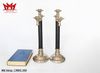 Cặp chân đèn nến được làm bằng thép không rỉ với lớp da màu đen bọc thân giữa.