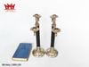 Cặp chân đèn nến được làm bằng thép không rỉ với lớp da màu đen bọc thân giữa.