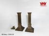 Cặp chân nến bằng đồng có đế vuông, dày và nặng của Ấn Độ.