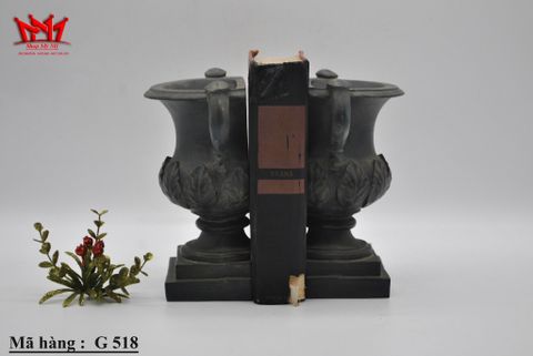  Chặn sách hình chiếc bình 2 quai được làm bằng composite 