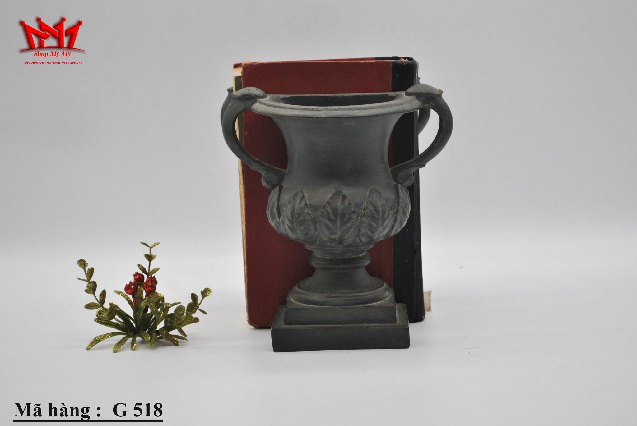 Chặn sách hình chiếc bình 2 quai được làm bằng composite