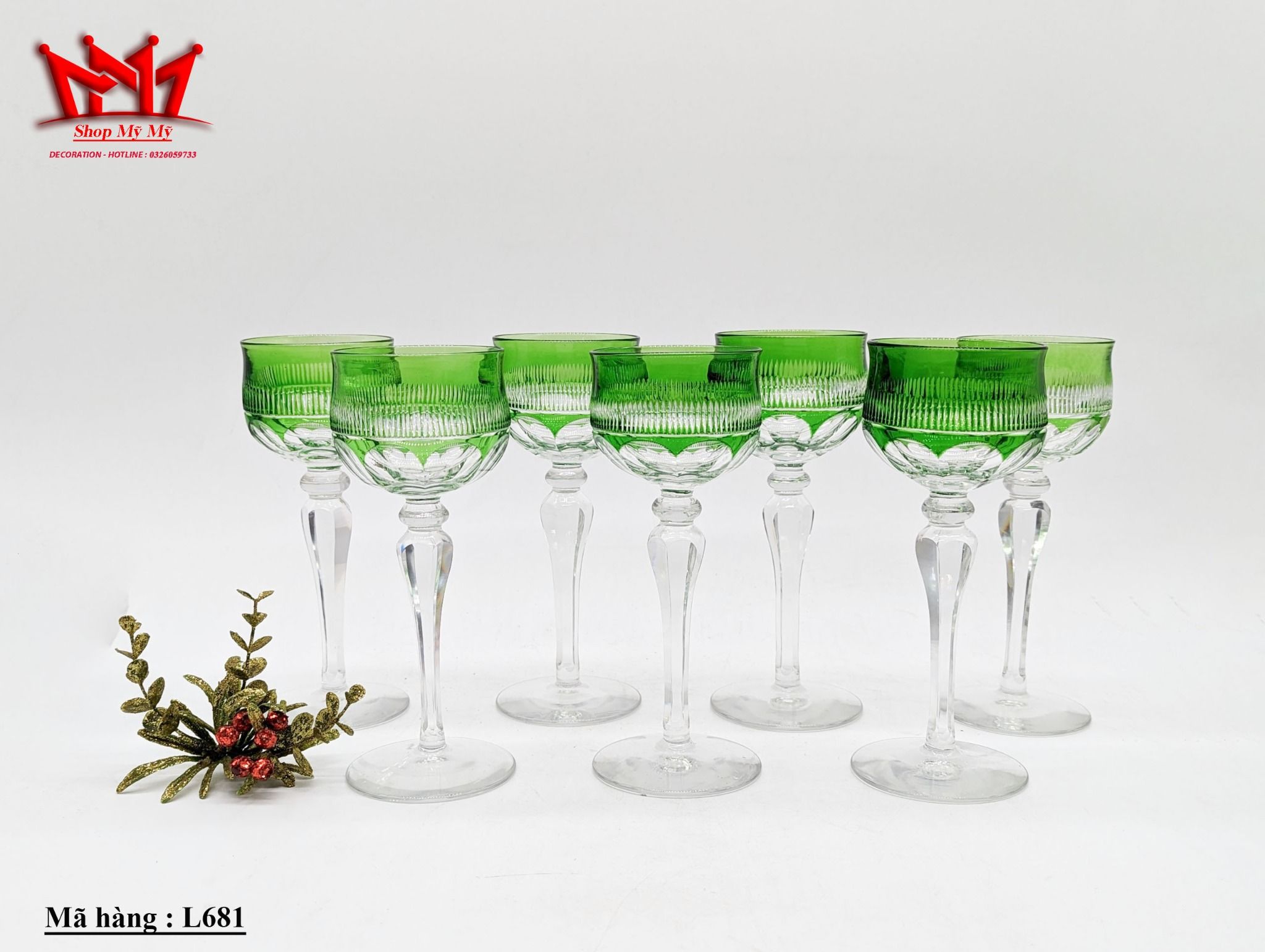 Bộ 7 ly vang màu xanh pha lê cổ điển xuất xứ Châu Âu, họa tiết được cắt thủ công bằng tay