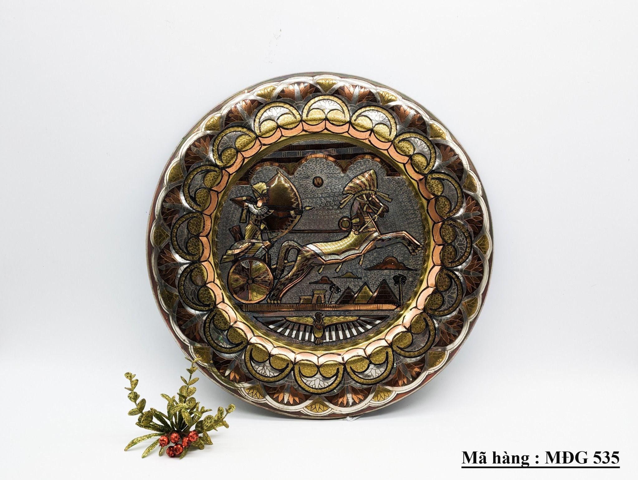 Mâm đồng Ai Cập dùng để trang trí treo tường.