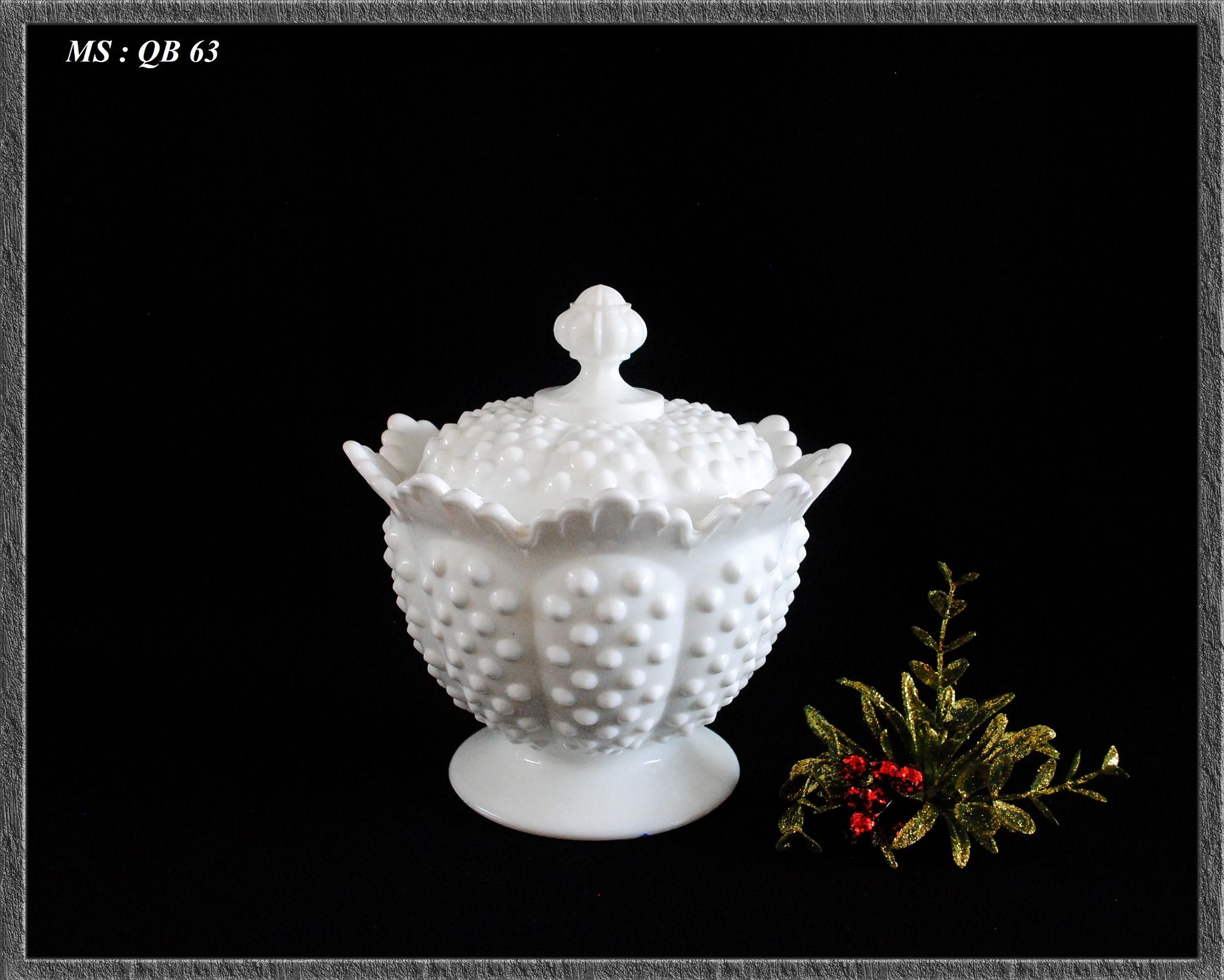 Hủ pha lê màu sữa ( Antique Milk Glass ) QB 63