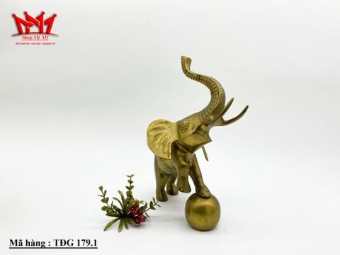  Chú voi chơi bóng chất liệu đồng   ( 179 ) 