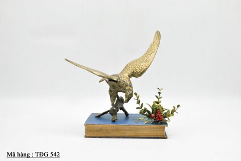  Tượng đại bàng trang trí trưng bày được làm bằng đồng 