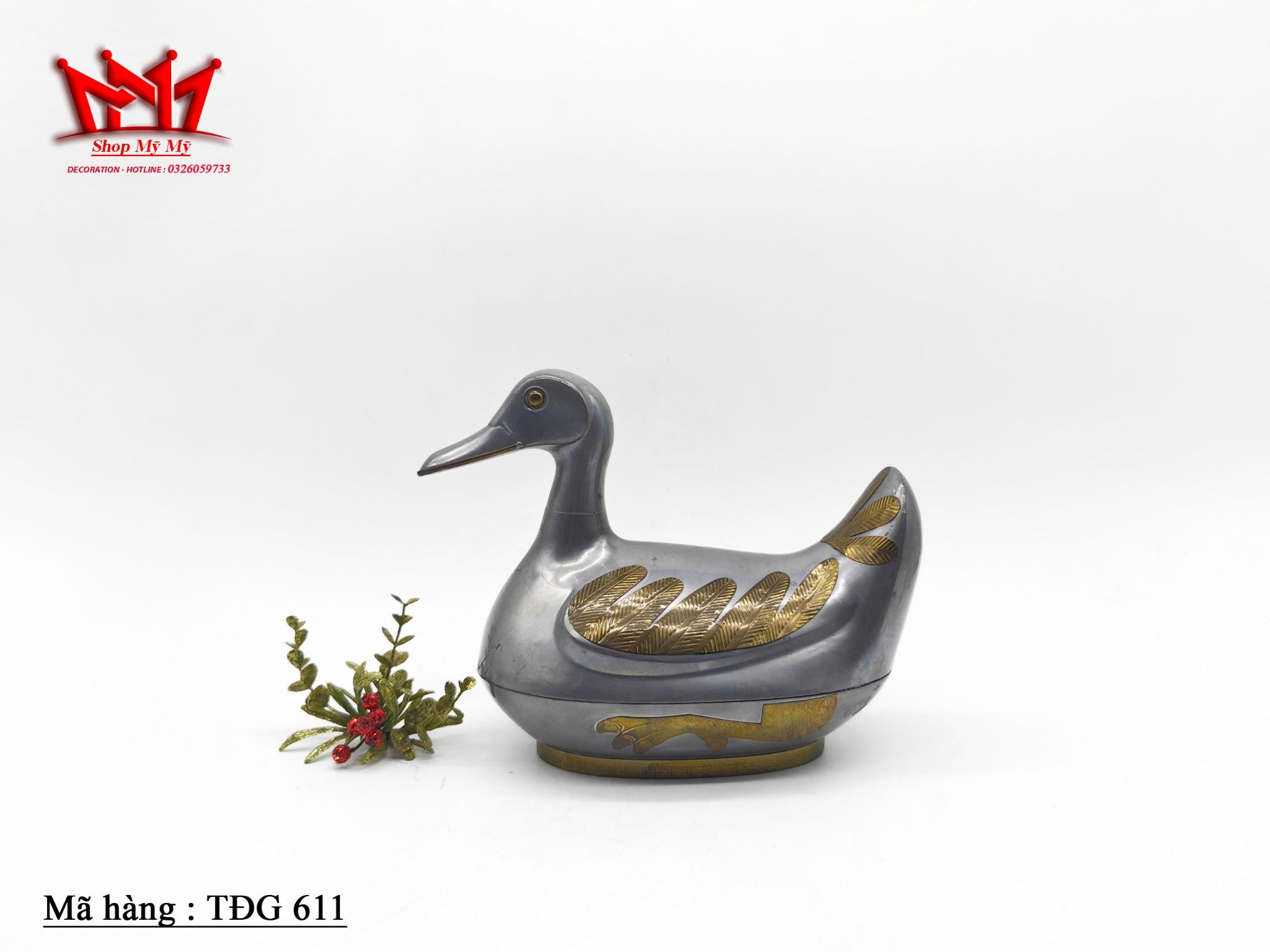 Hủ con vịt cổ điển được làm bằng thiếc và đồng
